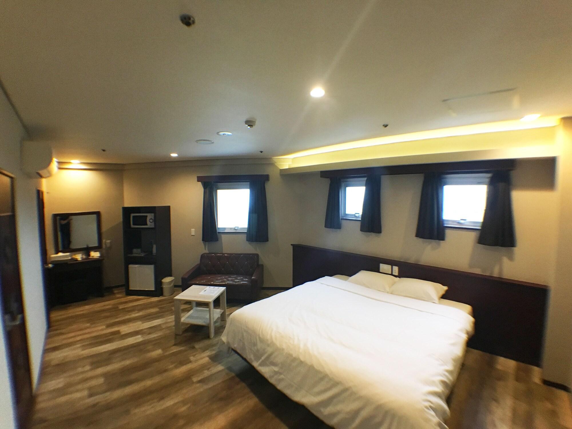 Rycom Crystal Hotel Окинава Экстерьер фото